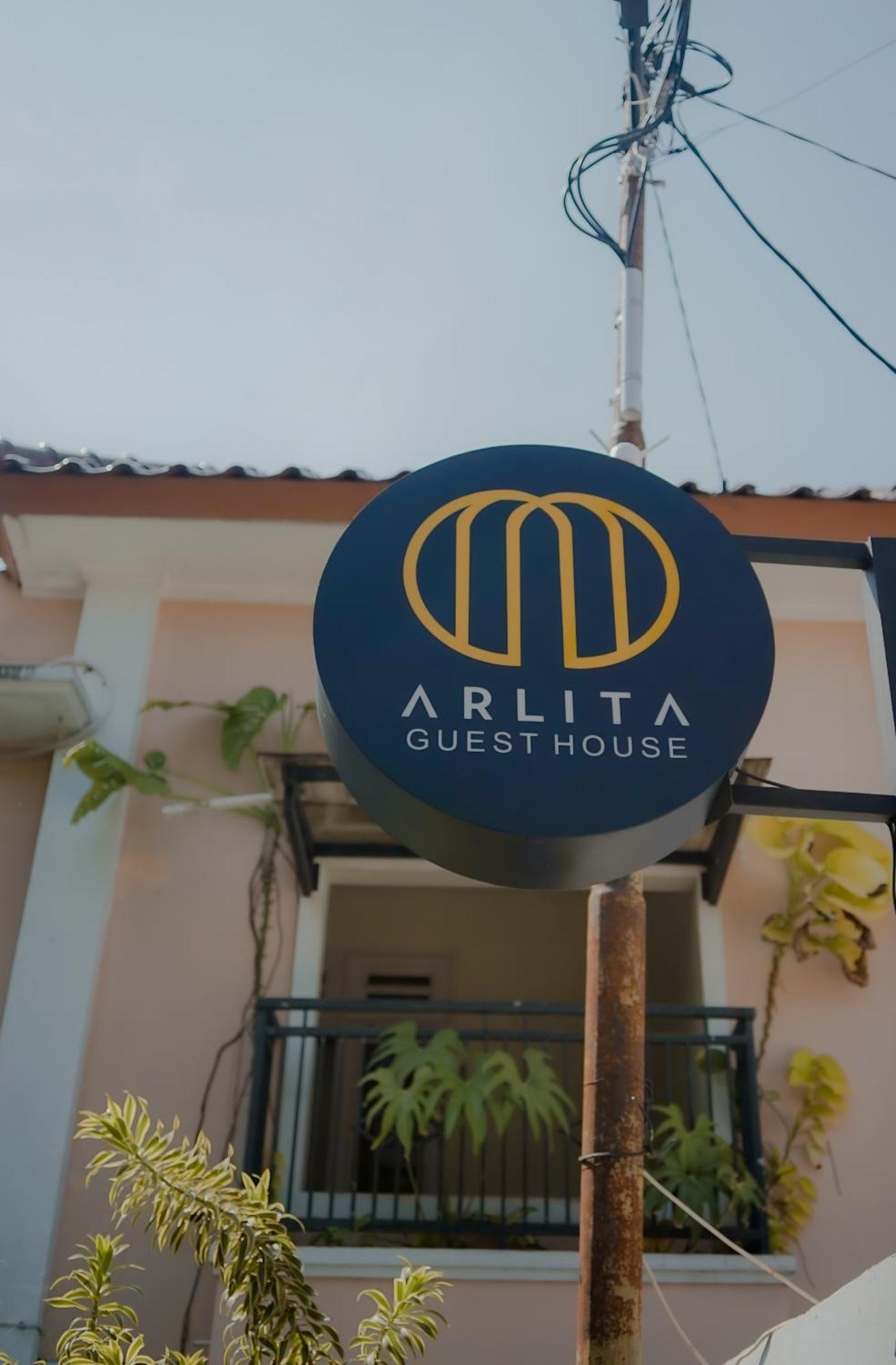 Arlita Guesthouse Tjiandjur Exterior foto